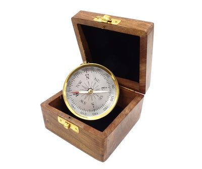 Brújula de Latón en Caja de Madera con Posibilidad de Personalización con Grabado - Regalo Elegante para Amantes de la Náutica, Diámetro 7,5 cm, Altura 1,5 cm