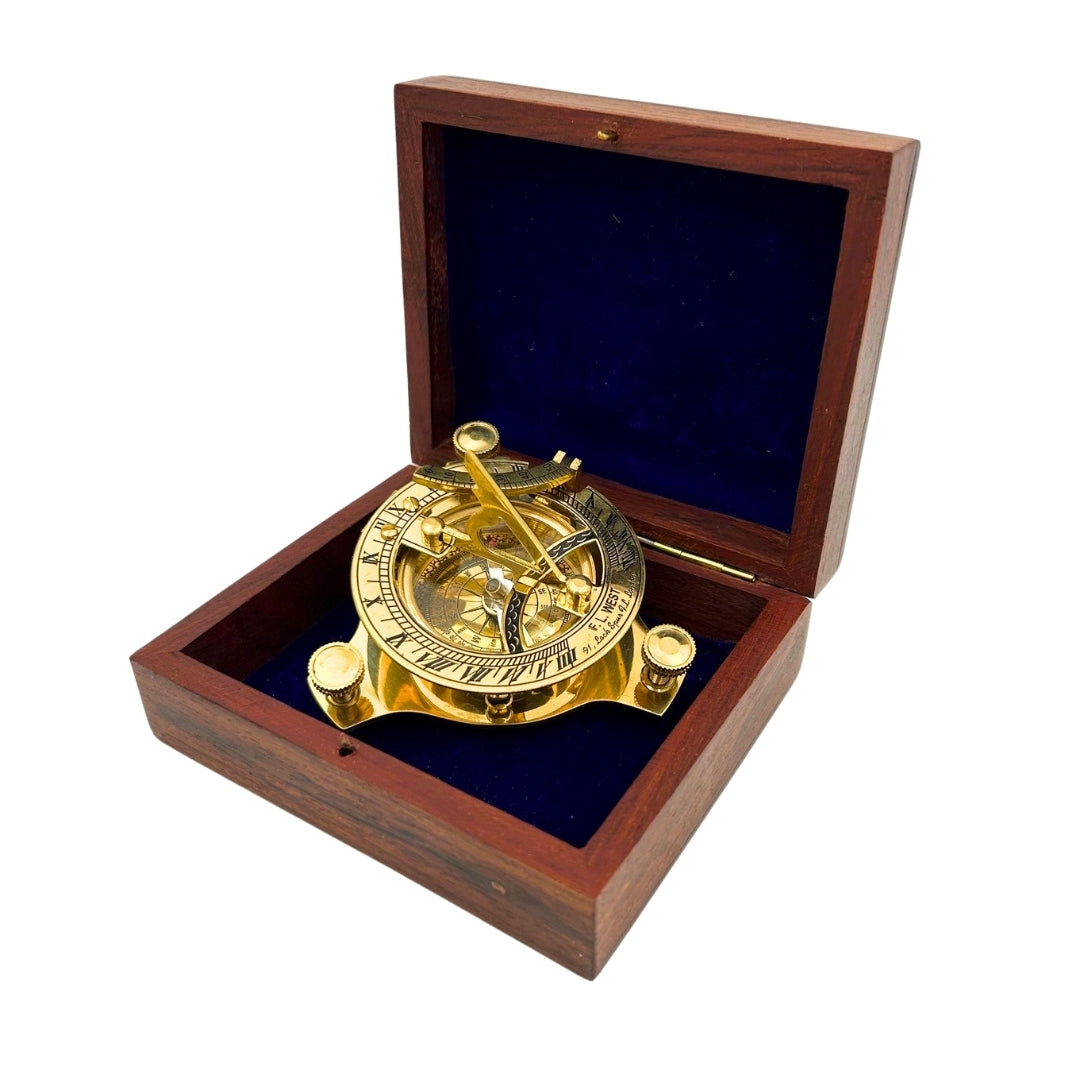 Brújula Dollond de latón en caja de madera con función de reloj de sol - ideal para regalo con opción de grabado - estilo antiguo, dimensiones 7,5 x 7,5 x 3 cm