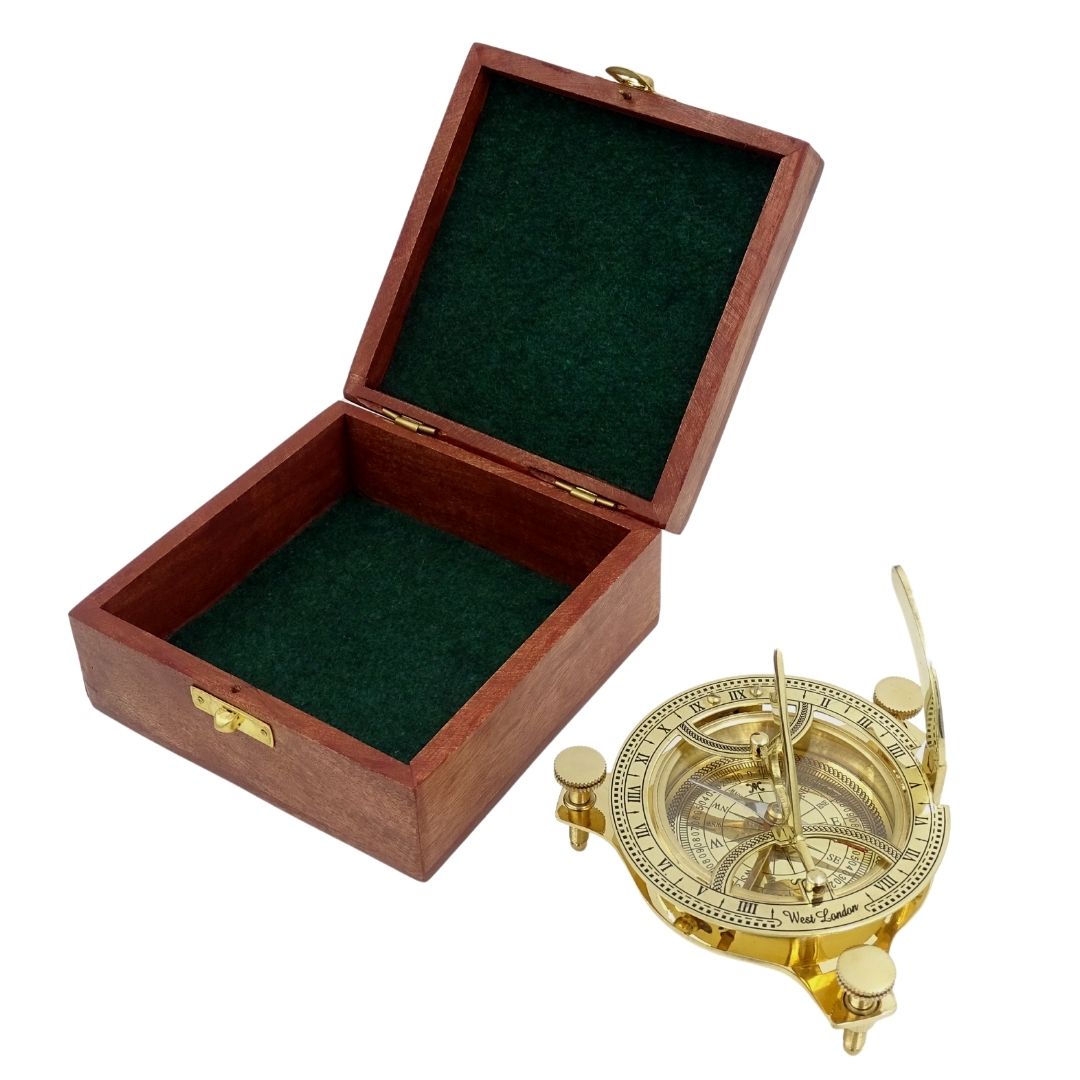 Brújula de latón con reloj de sol NC1504