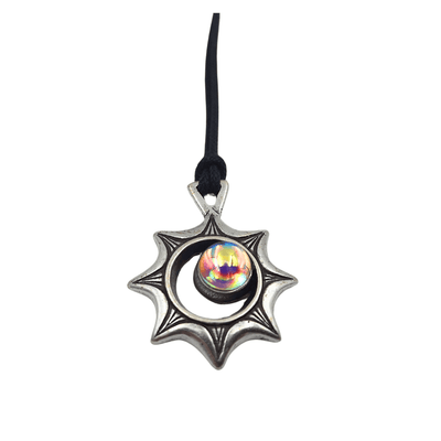 Collar Eclipse Solar con grabado – Ilusión óptica con cristal checo, regalo personalizado para viajeros, zamak de alta calidad, longitud ajustable 45-62 cm