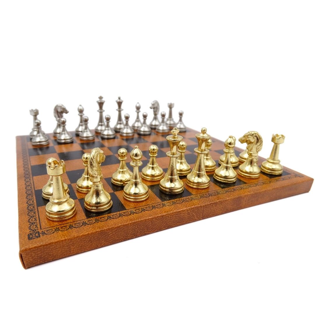 Ajedrez magnético metálico exclusivo Italfama 18x18 cm con posibilidad de grabado personalizado – elegante regalo para cualquier ocasión, tablero marrón y negro con piezas doradas y plateadas