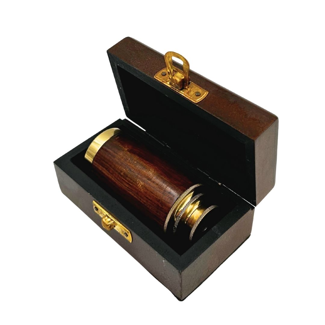 Catalejo de Latón con Grabado en Caja de Madera – Elegante Regalo Estilo Retro, Ideal para Decoración de Oficina o Despacho, Altura 15,5 cm, Material: Latón y Madera