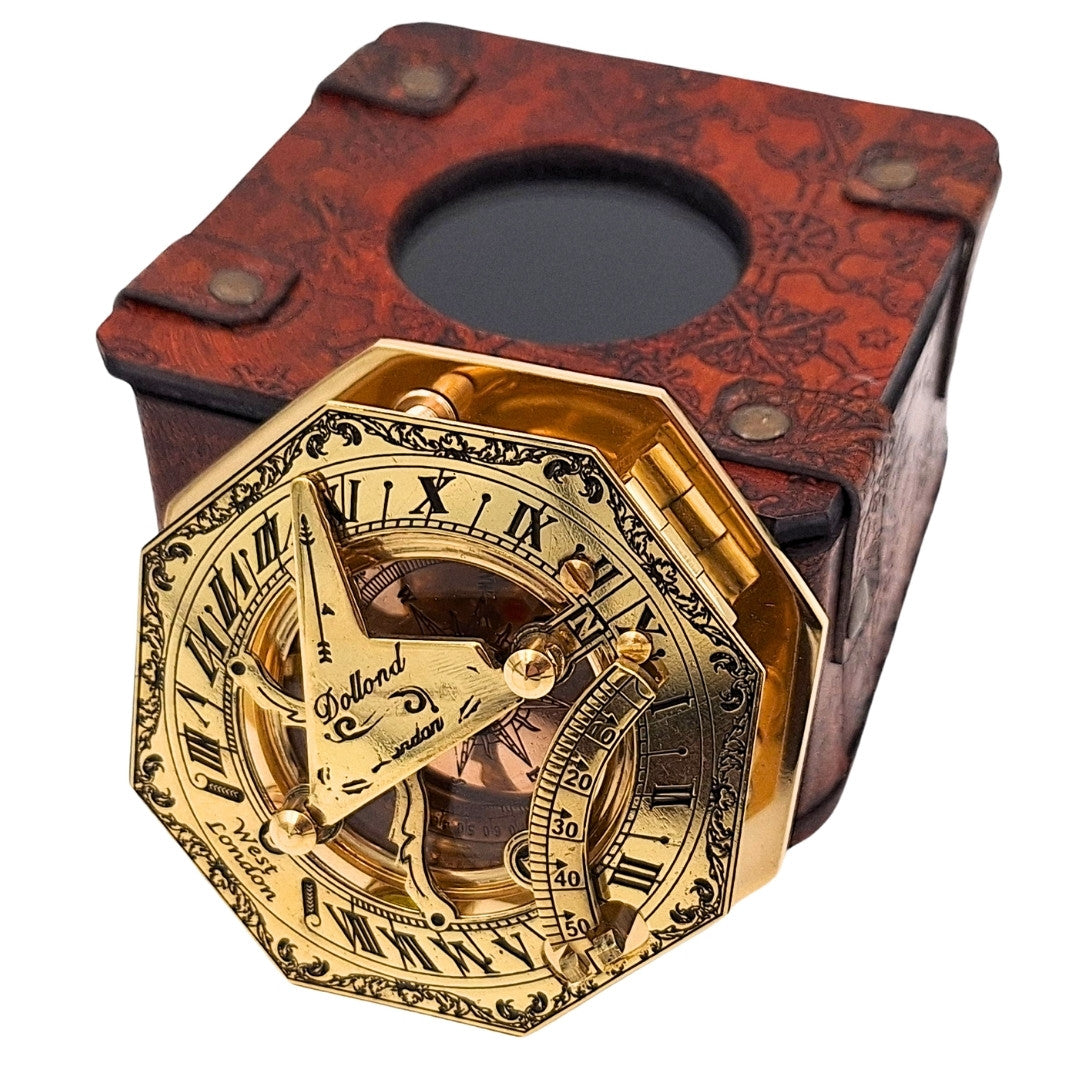 Brújula de latón en elegante caja de cuero con opción de grabado – regalo retro vintage para viajero, marinero - altura 8 cm, diseño elegante de latón