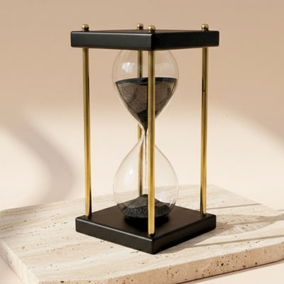 Reloj de arena de latón y madera de 5 minutos con arena negra con posibilidad de personalización con grabado – decoración retro elegante para regalo de 16 cm de altura