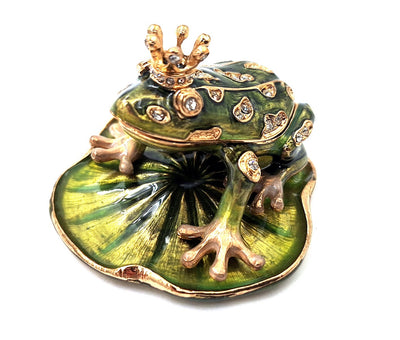 Exclusiva caja metálica en forma de rana con cristales, verde oscuro y dorado, posibilidad de personalización con grabado, ideal para regalo, dimensiones 6,5x6,7x4,5 cm