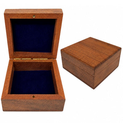 Caja de regalo de madera tipo joyero de 8x8cm con revestimiento azul marino, personalizable con grabado