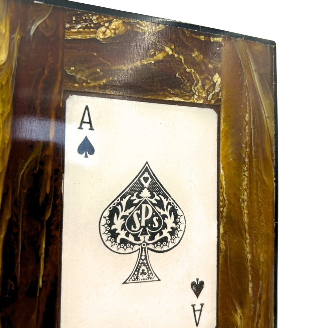 Conjunto elegante de dos barajas de cartas en caja de resina con posibilidad de personalización con grabado