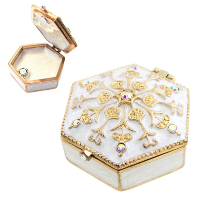 Elegante caja metálica de regalo con cristales B0035-08WH, blanco y dorado, posibilidad de personalización con grabado, ideal para joyas y pequeños objetos, 5x5x2 cm