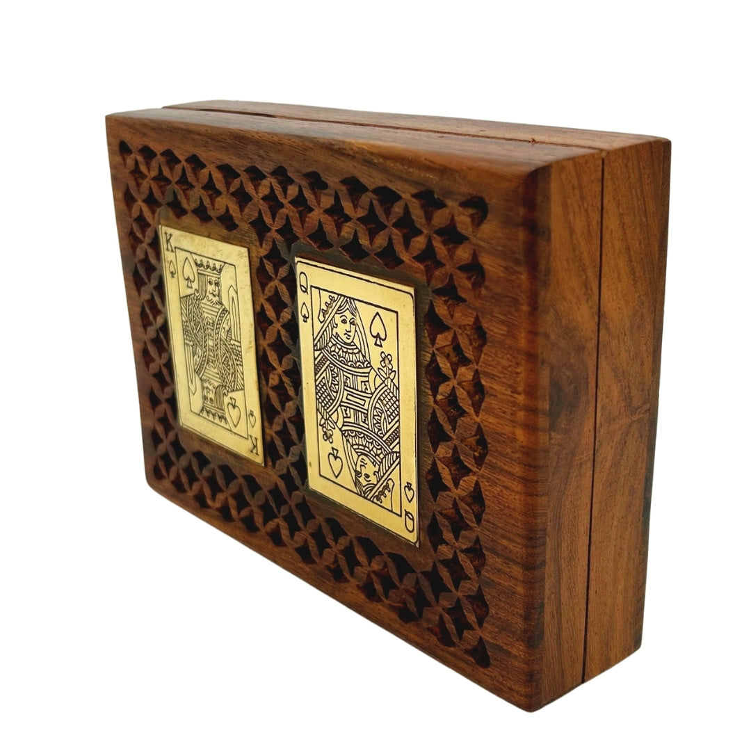 Elegante set de dos barajas de cartas en caja de madera con opción de personalización con grabado