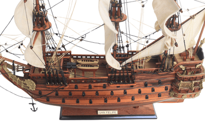 Modelo exclusivo de velero del barco San Felipe - SF4, con posibilidad de personalización mediante grabado