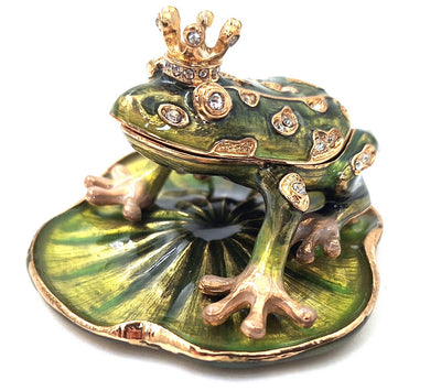 Exclusiva caja metálica en forma de rana con cristales, verde oscuro y dorado, posibilidad de personalización con grabado, ideal para regalo, dimensiones 6,5x6,7x4,5 cm