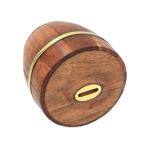 Hucha grande de madera barril con herrajes de latón