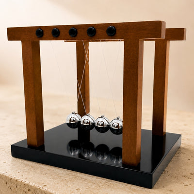 Bolas de Newton Premium Grandes Elegantes sobre Base de Madera con Posibilidad de Personalización con Grabado