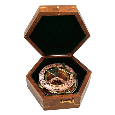 Brújula de latón con reloj de sol en elegante caja de madera - regalo ideal con opción de personalización con grabado - estilo retro, fabricación clásica, alta calidad