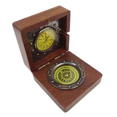 Brújula y reloj retro en caja de madera con posibilidad de personalización mediante grabado