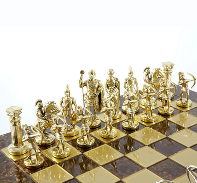 Ajedrez de latón dorado y plateado con grabado – regalo exclusivo para ocasiones especiales – dimensiones 44x44 cm, altura del rey 9,7 cm, hecho a mano, materiales de lujo