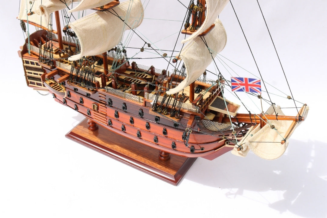 Modelo montado del velero HMS Victory de 54 cm - Réplica hecha a mano con posibilidad de personalización mediante grabado - Regalo ideal para amantes de la navegación - Alta calidad, elegante base de madera