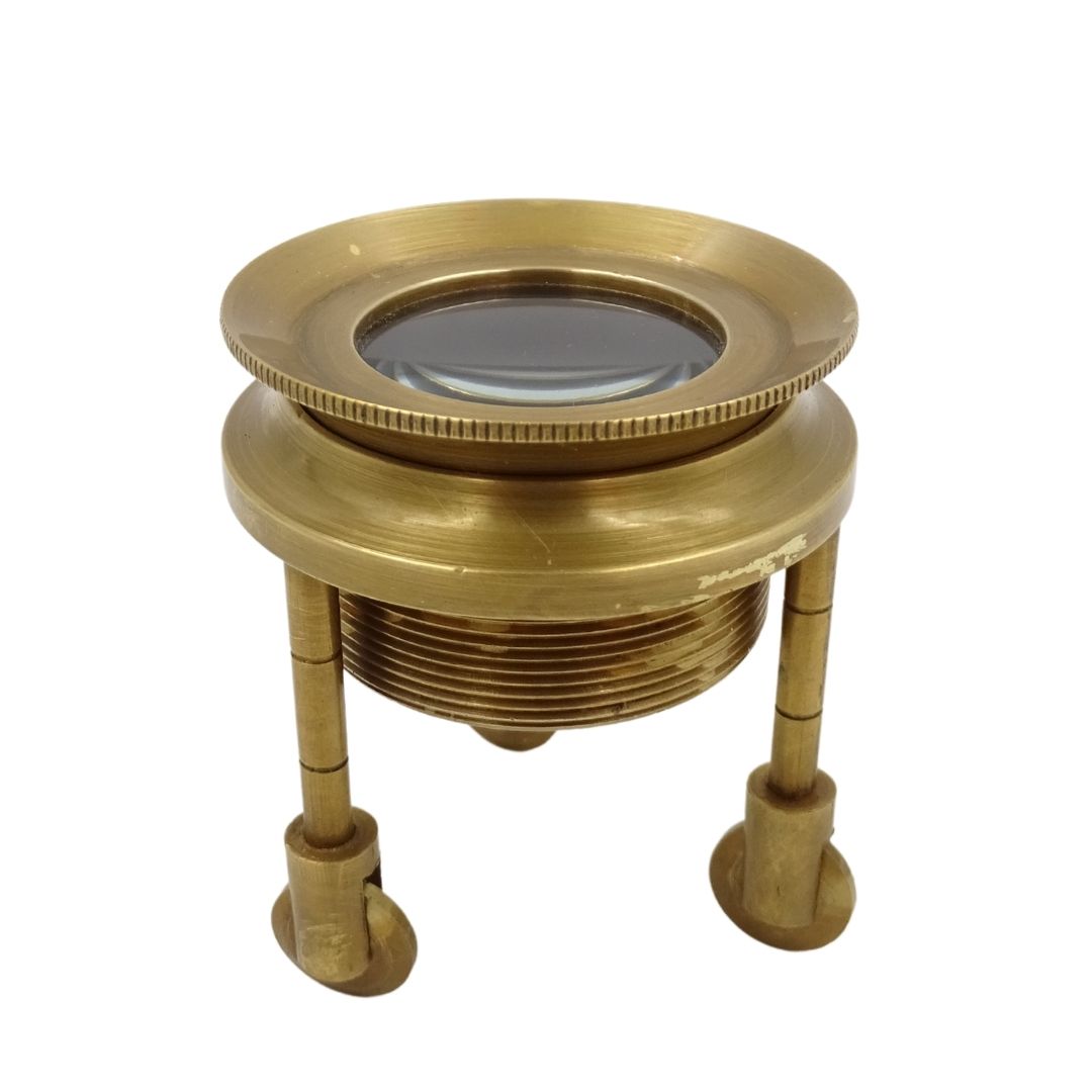 Lupa con trípode MAG-0015 con carcasa de latón, color dorado, posibilidad de personalización de grabado, ideal para regalo a joyeros y filatelistas, altura 7 cm, aumento x3