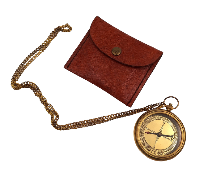 Brújula de latón con cadena en estuche de cuero con posibilidad de personalización mediante grabado