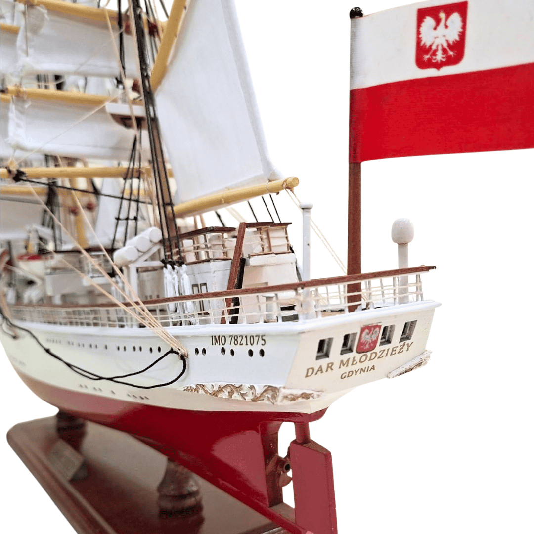 Modelo exclusivo de velero del barco Dar Młodzieży XXL de 71 cm, con posibilidad de personalización mediante grabado