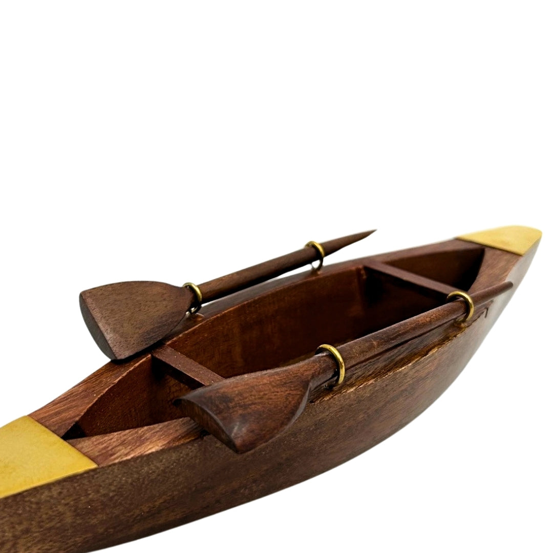Elegante modelo de barco de madera de 25 cm - Adorno para escritorio con elementos de latón - Regalo ideal para un navegante con opción de personalización mediante grabado - Estilo marinero y retro