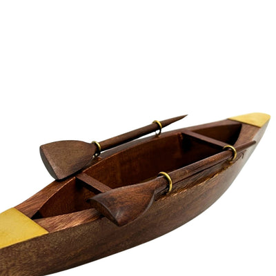 Elegante modelo de barco de madera de 25 cm - Adorno para escritorio con elementos de latón - Regalo ideal para un navegante con opción de personalización mediante grabado - Estilo marinero y retro