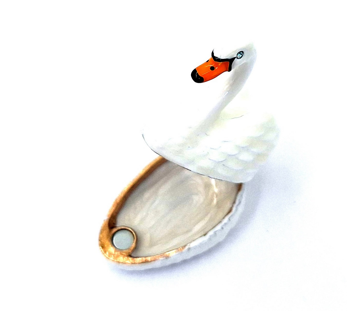Elegante caja metálica de regalo en forma de cisne con posibilidad de personalización con grabado, blanco y dorado, ideal para guardar joyas - dimensiones 5x3,7x2,7 cm