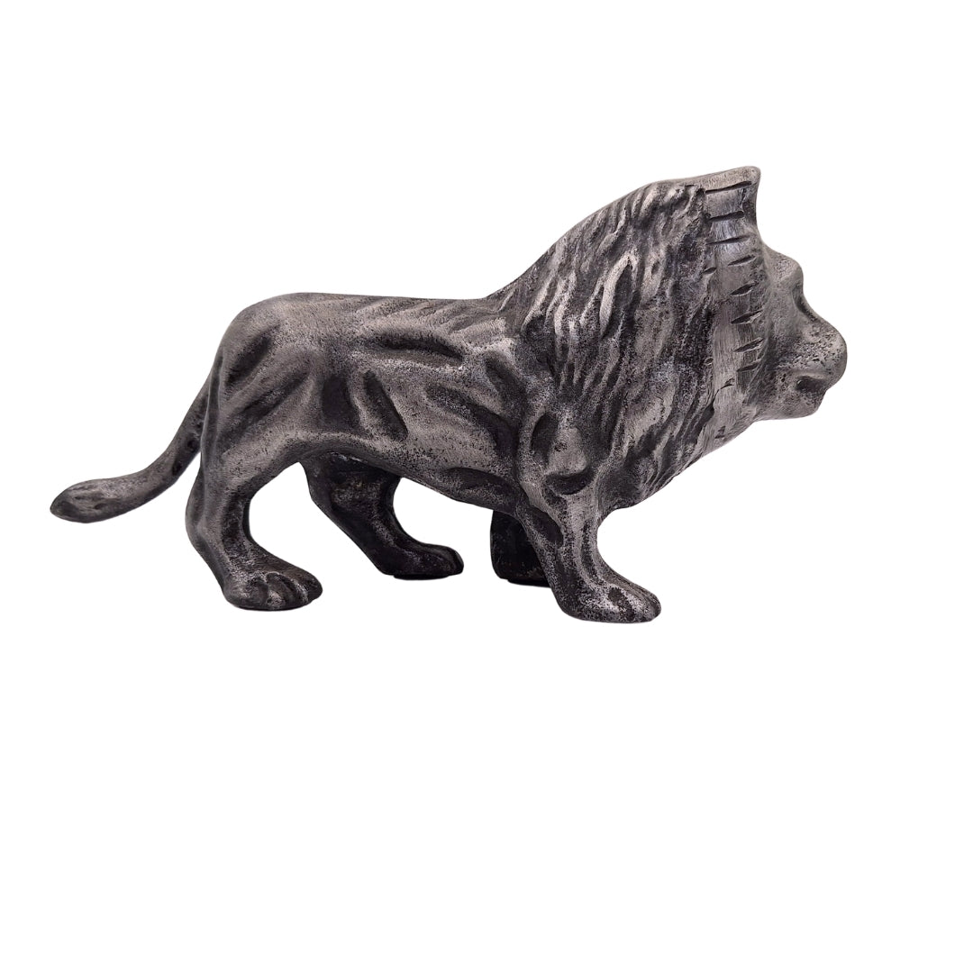 Figura decorativa LEO de aluminio en color plateado, grabado personalizado  