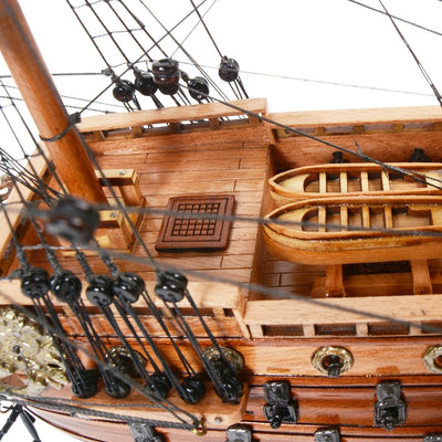 Modelo exclusivo de barco de vela San Felipe SF45R con velas desplegadas, hecho a mano en madera exótica, posibilidad de personalización con grabado, ideal para regalo, dimensiones 48,3 cm x 17,8 cm x 45,7 cm