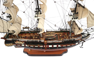 Gran modelo exclusivo del velero USS Constitution de 100cm con posibilidad de personalización mediante grabado