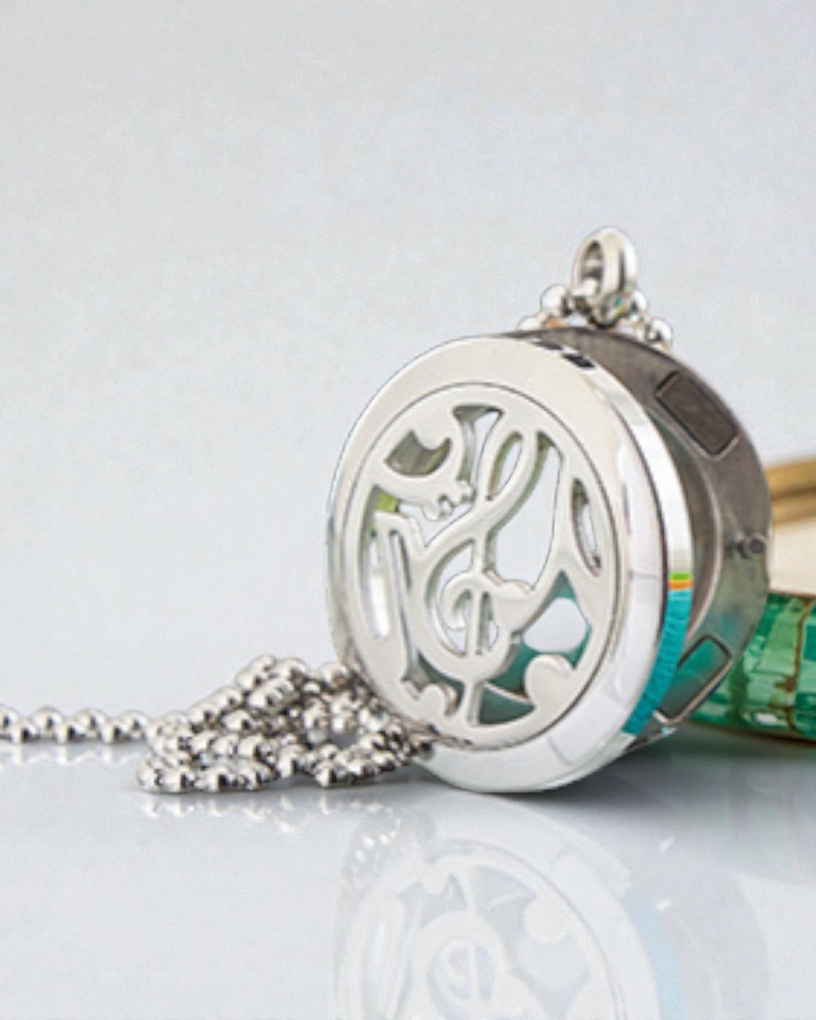 Sinfonía del Aroma – Collar de aromaterapia con motivo de notas musicales 25 mm