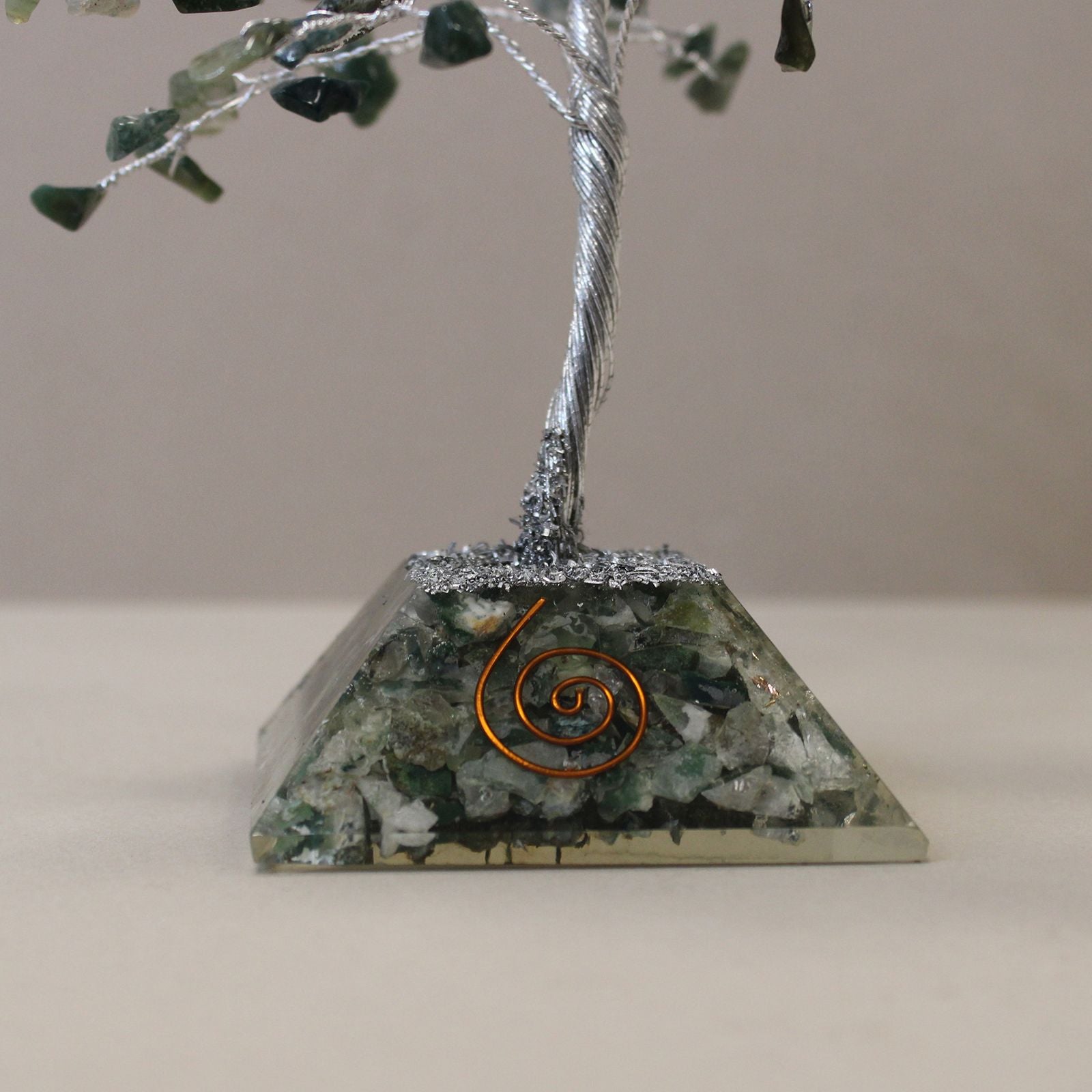 Árbol de piedras con base de orgonita - 160 piedras de ágata musgosa