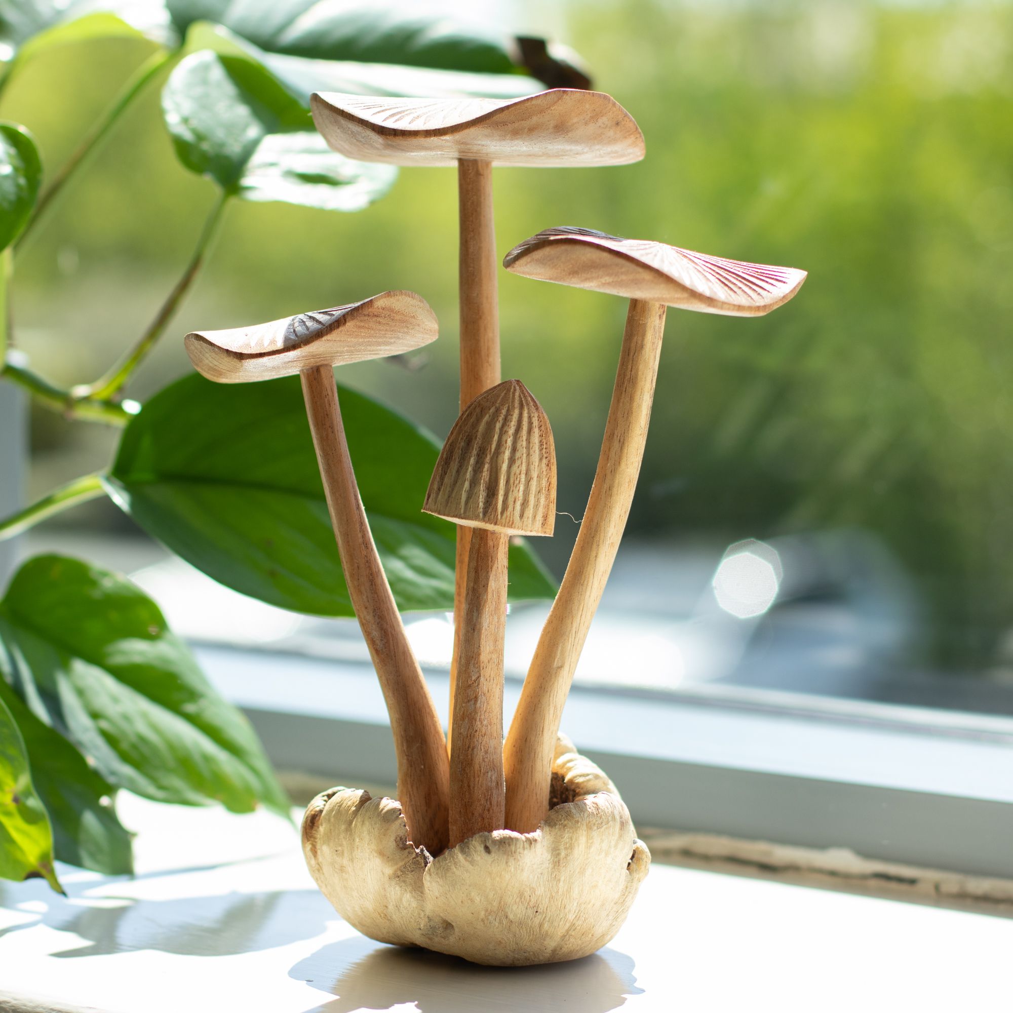Set de 4 grandes hongos forestales tallados a mano en madera natural, ideales para regalo - Altura 14 cm, estilo rústico único, perfectos para decoración interior  