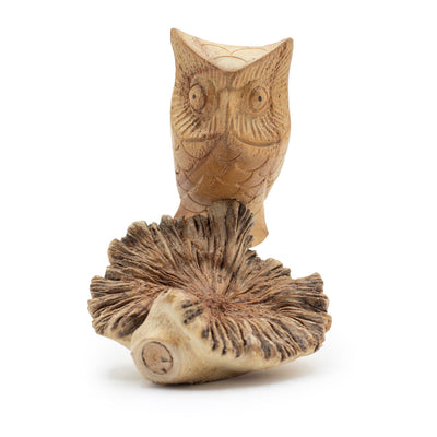 Escultura de búho hecha a mano en nudo de madera - Figura única para regalo, altura 11 cm, tonos naturales de Indonesia