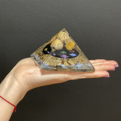 Pirámide de orgonita Midnight Reiki