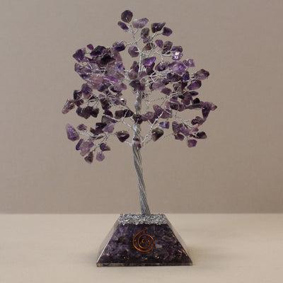 Árbol de piedras preciosas de amatista con base de orgonita