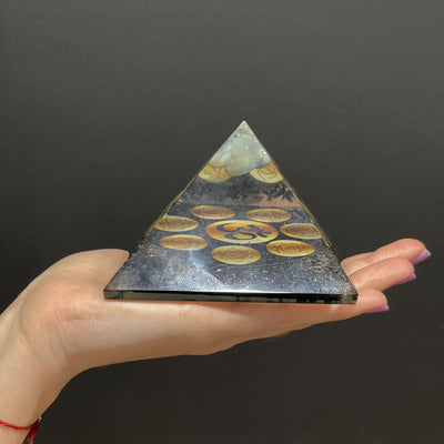 Pirámide de orgonita Midnight Om Chakra