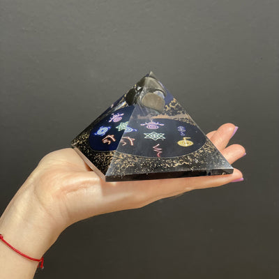 Pirámide de orgonita Midnight Reiki