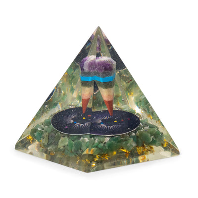 Pirámide Mediana de Orgonita con Péndulo y Chips Verdes de Aventurina 7x6 cm