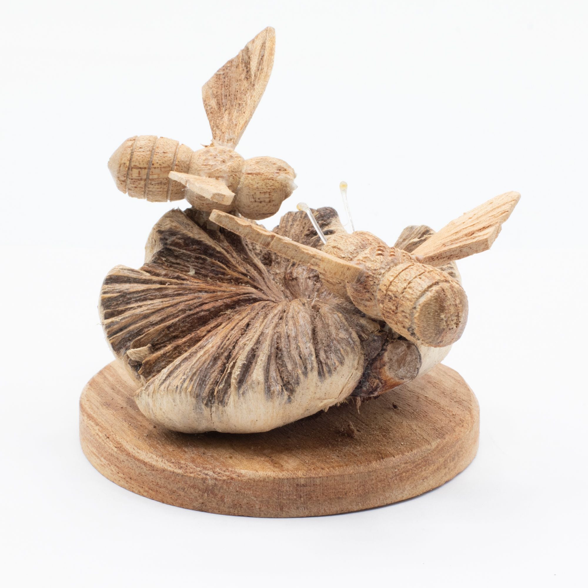 Escultura hecha a mano en nudo de madera