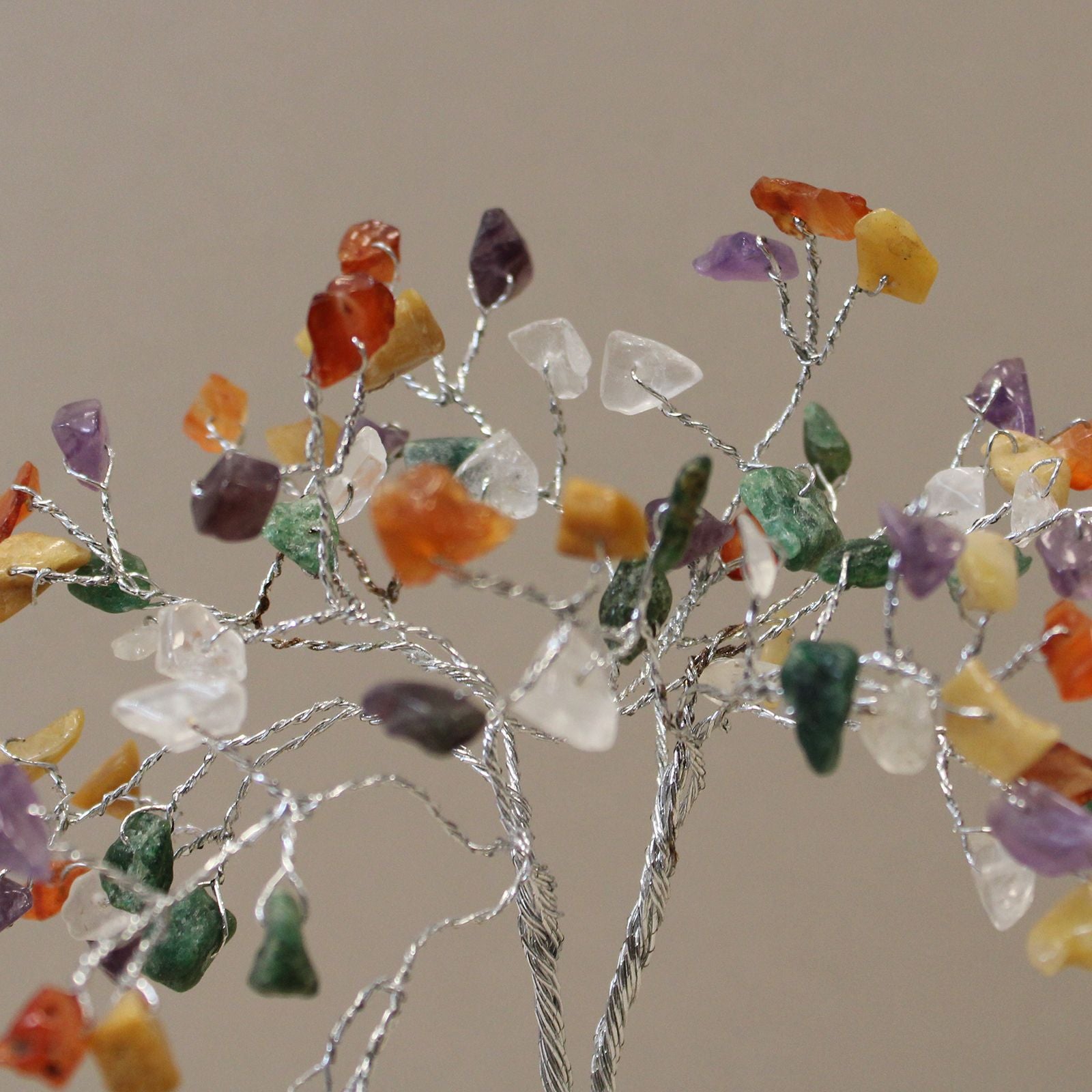 Árbol mágico de piedras con base de orgonita