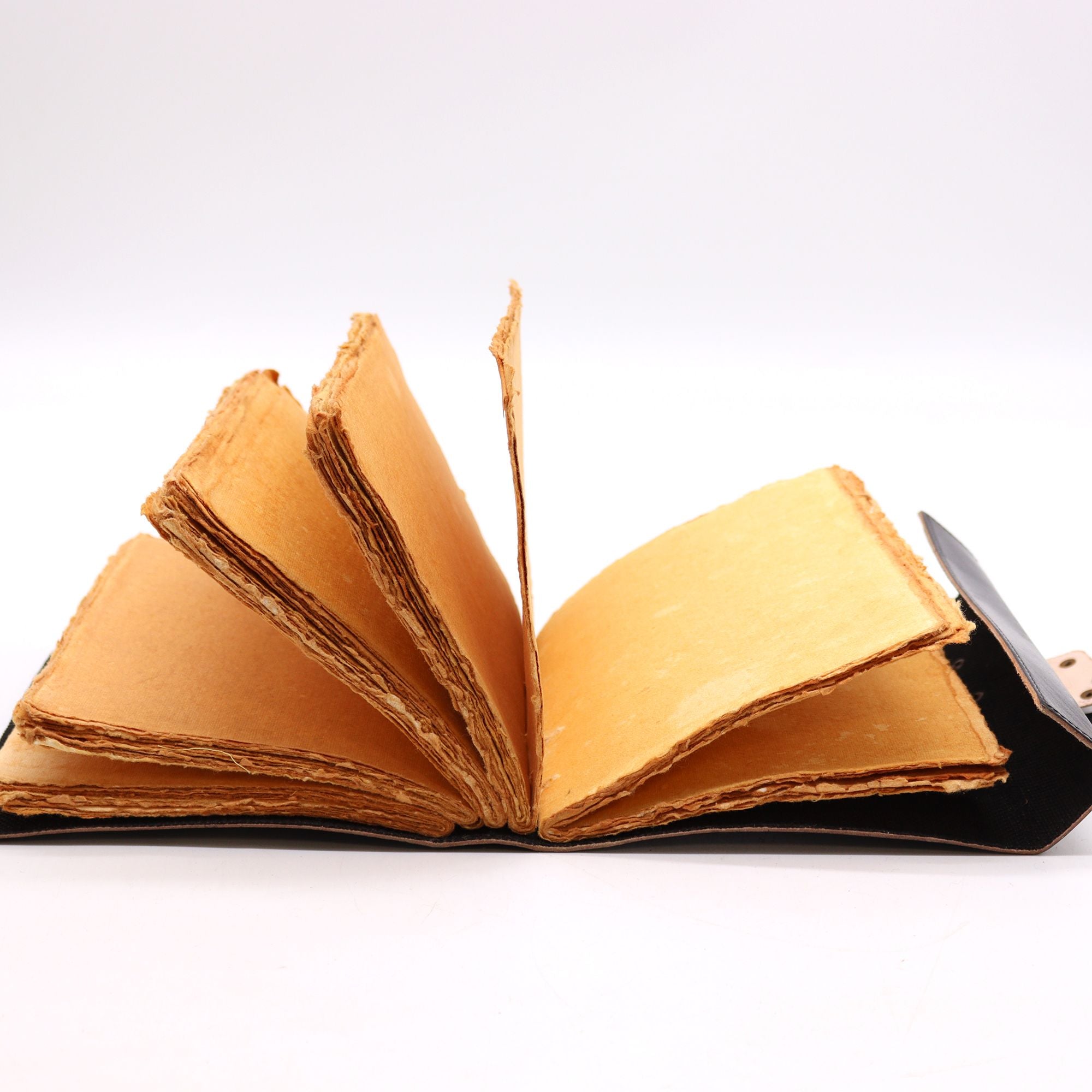 Libro de las Sombras - Cuaderno Mágico con 200 Páginas, Borde Decorativo, 15x21 cm