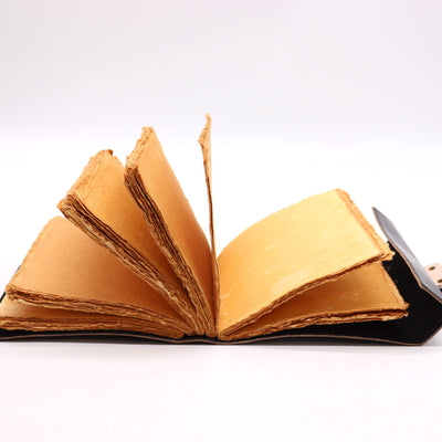 Libro de las Sombras - Cuaderno Mágico con 200 Páginas, Borde Decorativo, 15x21 cm