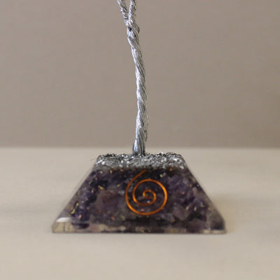 Árbol de cristal de amatista con base de orgonita