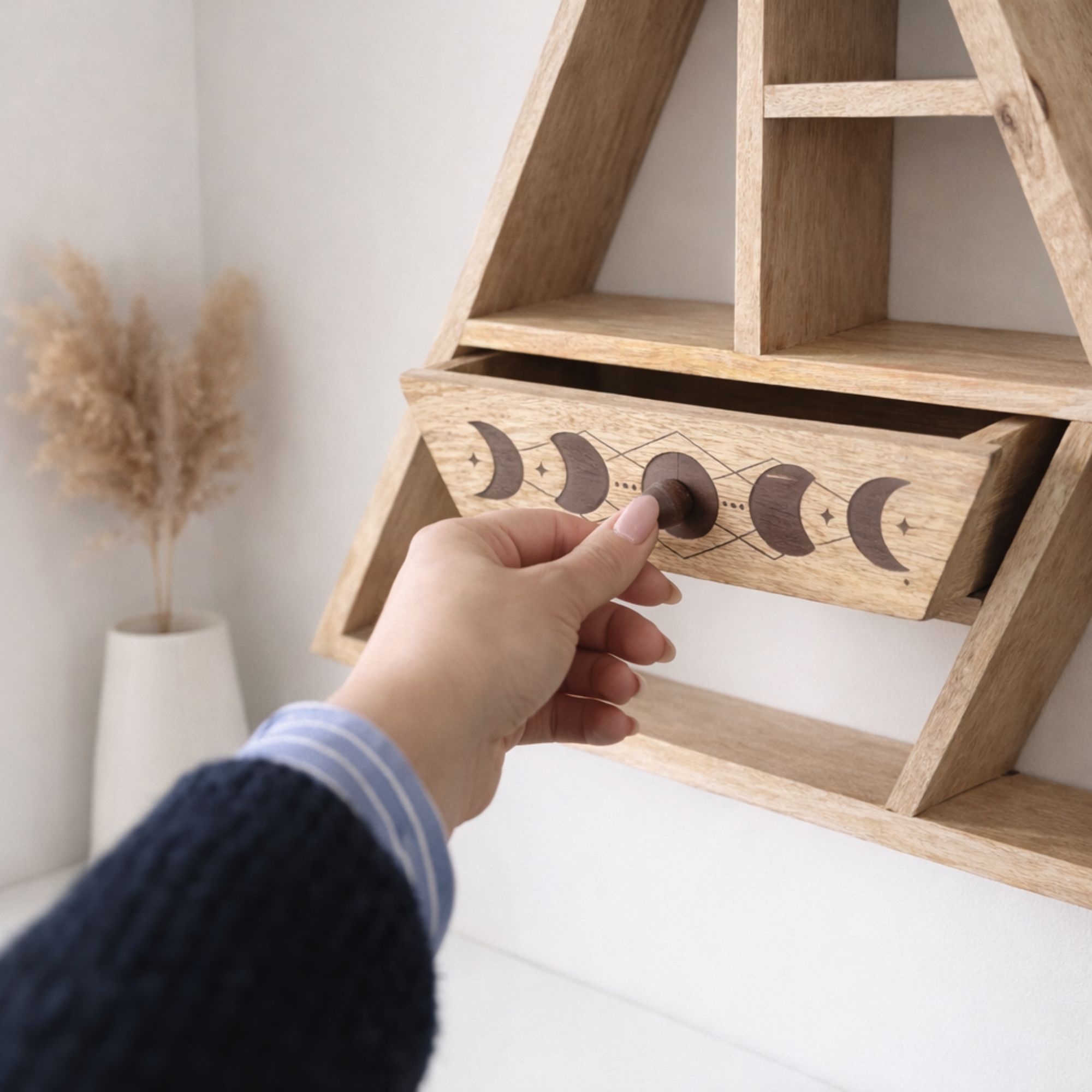 Estante de pared triangular mágico con cajón - Madera de mango hecha a mano, diseño de fases lunares, 53x53x9 cm