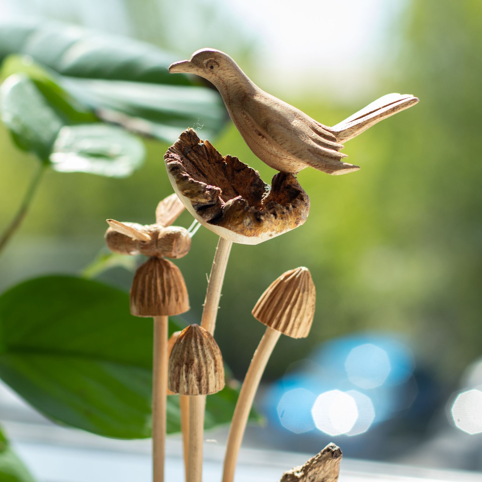 Escultura en madera parasitaria