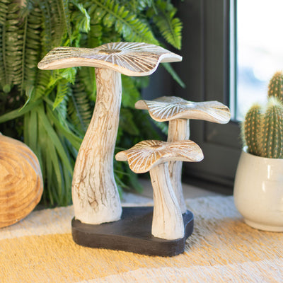 Figura artística de hongo dorado de 25 cm con acabado blanco y detalles dorados - Regalo único de madera Albasia para interiores estilo boho y natural