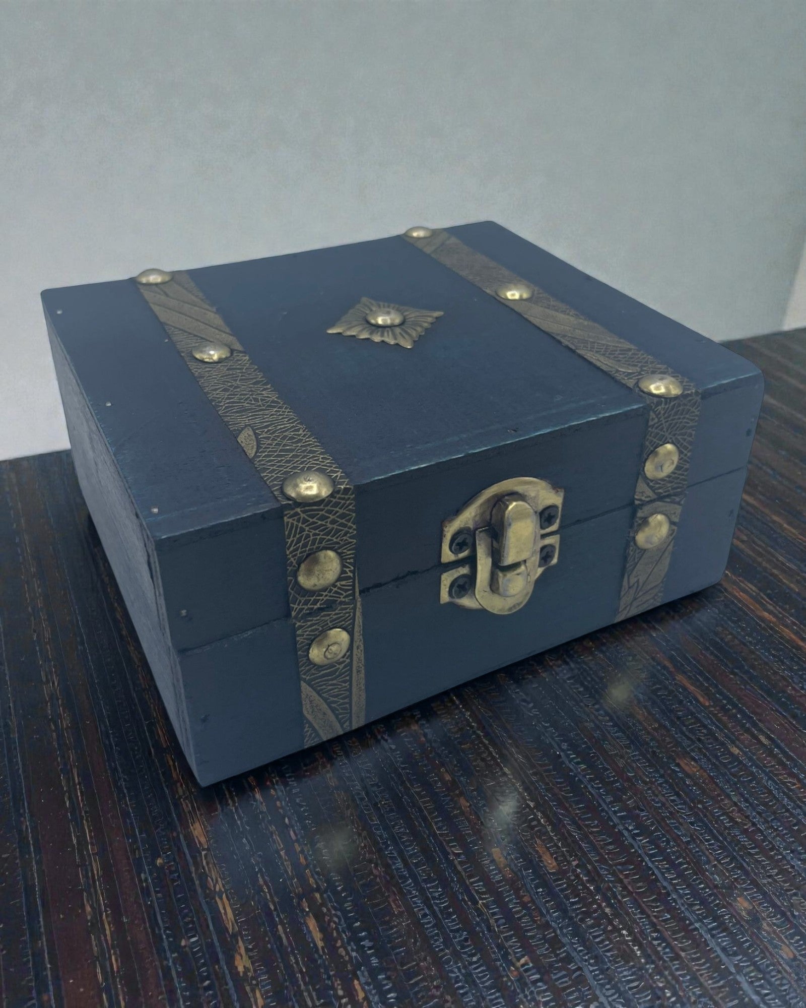 Herbaciana Arka Atlantydy – Kwadratowa Skrzynka Niebieska Vintage