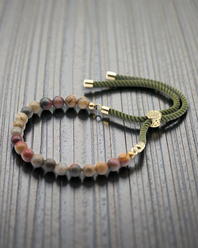 Moss Aura – Pulsera con jaspe Picasso y oro de 18K en cordón verde