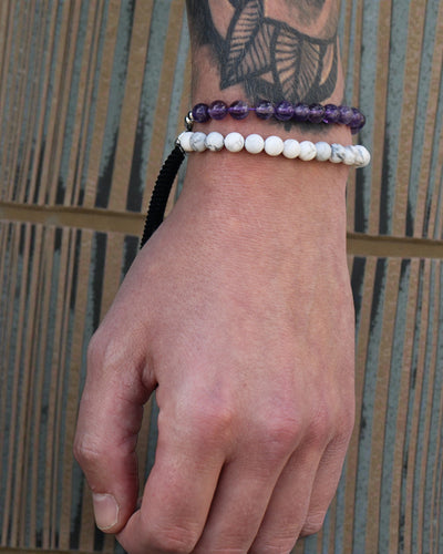 Ocean Calm – Pulsera con howlita blanca y plata 925 en cordón azul marino